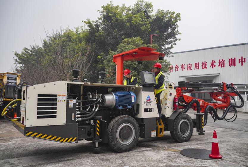 Class starts! Drill truck basic operation training class 2023, 3 period 1 class social recruitment class report
